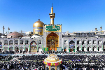 تعویض پرچم حرم مطهر امام رضا (ع)