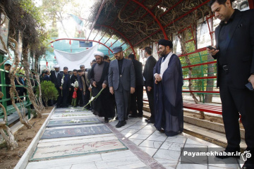 مراسم گلباران و غبارروبی قبور شهدا توسط مسئولین استان فارس
