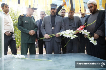 مراسم گلباران و غبارروبی قبور شهدا توسط مسئولین استان فارس