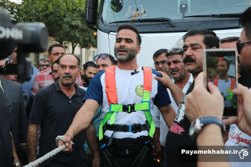 مراسم کشیدن ۳ تریلی توسط جاسم سپهری خلاری در شیراز