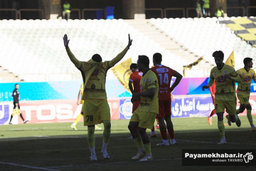 بازی فجر سپاسی شیراز - پرسپولیس تهران