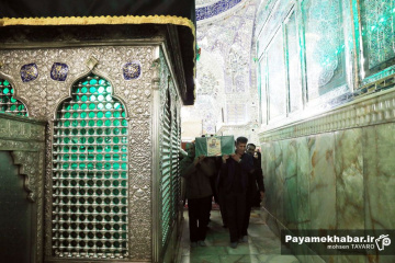 وداع خانواده شهدای حملات آمریکایی صهیونی با پیکر شهدا