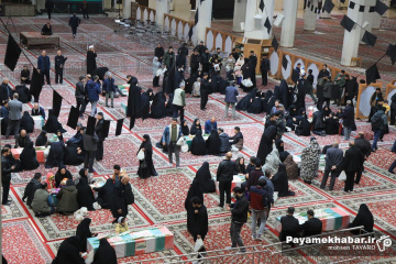 وداع خانواده شهدای حملات آمریکایی صهیونی با پیکر شهدا