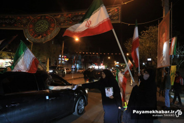 مردم در میدان در شب چهارشنبه سوری
