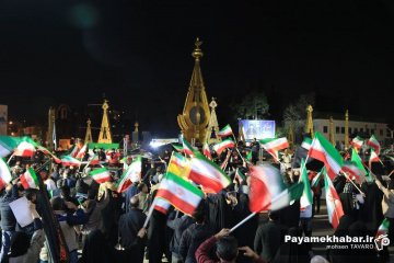 مردم در میدان در شب چهارشنبه سوری