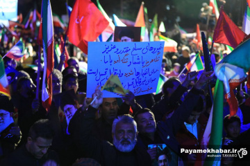 آتش زدن بت بعل در تجمع مردم شیراز در بیعت با رهبر معظم انقلاب در شیراز