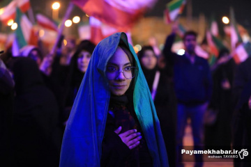 آتش زدن بت بعل در تجمع مردم شیراز در بیعت با رهبر معظم انقلاب در شیراز