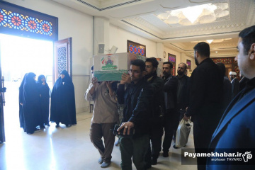 وداع خانواده شهدای حملات آمریکایی - صهیونی با پیکر شهدا