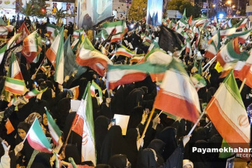 حضور مردم کازرون در خیابان ها