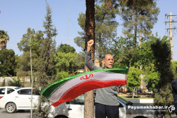 زنجیره انسانی «جوانان برای فردای روشن» در شیراز