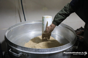 پخت حلوای نذری شهر شیراز در حرم مطهر حضرت علی‌ بن‌ حمزه (ع)