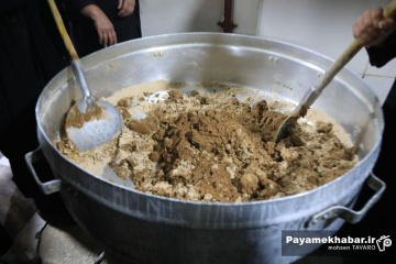 پخت حلوای نذری شهر شیراز در حرم مطهر حضرت علی‌ بن‌ حمزه (ع)