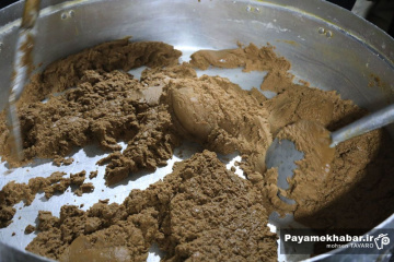 پخت حلوای نذری شهر شیراز در حرم مطهر حضرت علی‌ بن‌ حمزه (ع)