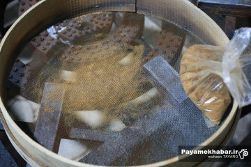 پخت حلوای نذری شهر شیراز در حرم مطهر حضرت علی‌ بن‌ حمزه (ع)