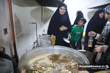 پخت حلوای نذری شهر شیراز در حرم مطهر حضرت علی‌ بن‌ حمزه (ع)