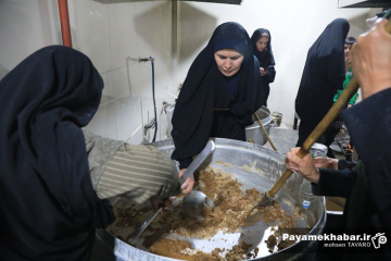 پخت حلوای نذری شهر شیراز در حرم مطهر حضرت علی‌ بن‌ حمزه (ع)