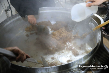 پخت حلوای نذری شهر شیراز در حرم مطهر حضرت علی‌ بن‌ حمزه (ع)