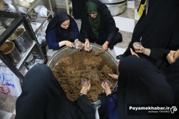 پخت حلوای نذری شهر شیراز در حرم مطهر حضرت علی‌ بن‌ حمزه (ع)