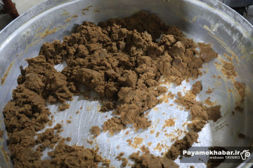 پخت حلوای نذری شهر شیراز در حرم مطهر حضرت علی‌ بن‌ حمزه (ع)