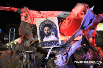 اجتماع دانشگاهیان فارس به مناسبت چهلمین روز شهادت رهبر انقلاب - آمبولانس تخریب شده