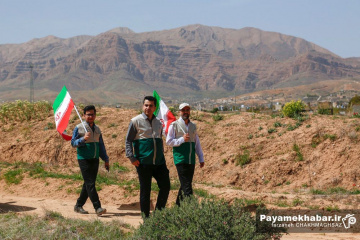 کاشت نهال توسط خادمیاران رضوی فارس در شیراز به نیت شهدای جنگ رمضان