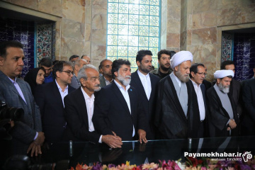 گلباران آرامگاه سعدی شیرازی