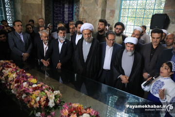 گلباران آرامگاه سعدی شیرازی