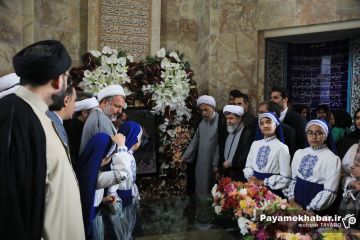 گلباران آرامگاه سعدی شیرازی