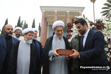 گلباران آرامگاه سعدی شیرازی
