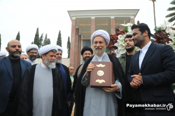 گلباران آرامگاه سعدی شیرازی