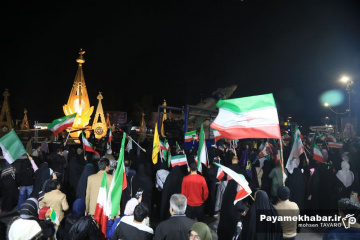 رونمایی از موشک قیام در تجمع مردمی میدان امام حسین (ع) شیراز