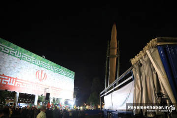 رونمایی از موشک قیام در تجمع مردمی میدان امام حسین (ع) شیراز