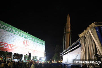 رونمایی از موشک قیام در تجمع مردمی میدان امام حسین (ع) شیراز