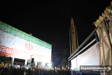 رونمایی از موشک قیام در تجمع مردمی میدان امام حسین (ع) شیراز