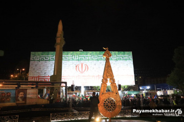 رونمایی از موشک قیام در تجمع مردمی میدان امام حسین (ع) شیراز