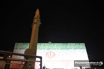 رونمایی از موشک قیام در تجمع مردمی میدان امام حسین (ع) شیراز