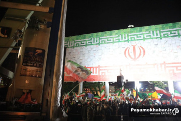 رونمایی از موشک قیام در تجمع مردمی میدان امام حسین (ع) شیراز