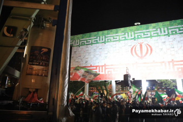 رونمایی از موشک قیام در تجمع مردمی میدان امام حسین (ع) شیراز