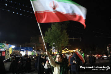 رونمایی از موشک قیام در تجمع مردمی میدان امام حسین (ع) شیراز