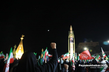 رونمایی از موشک قیام در تجمع مردمی میدان امام حسین (ع) شیراز