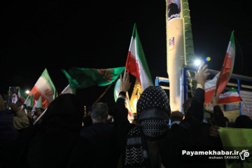 رونمایی از موشک قیام در تجمع مردمی میدان امام حسین (ع) شیراز