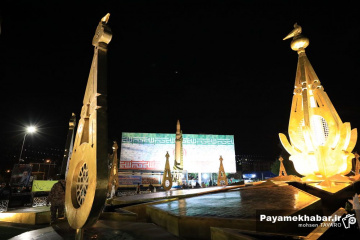 رونمایی از موشک قیام در تجمع مردمی میدان امام حسین (ع) شیراز