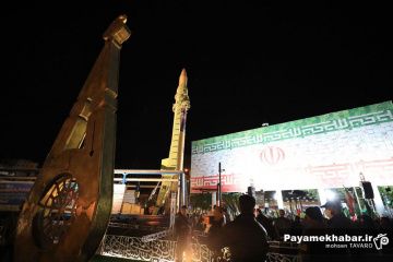 رونمایی از موشک قیام در تجمع مردمی میدان امام حسین (ع) شیراز