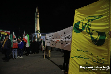 رونمایی از موشک قیام در تجمع مردمی میدان امام حسین (ع) شیراز