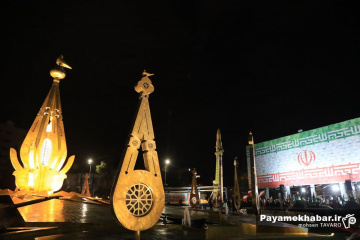 رونمایی از موشک قیام در تجمع مردمی میدان امام حسین (ع) شیراز