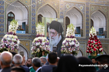 گل‌آرایی ضریح مطهر رضوی در ایام ولادت امام رضا (ع)