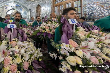 گل‌آرایی ضریح مطهر رضوی در ایام ولادت امام رضا (ع)