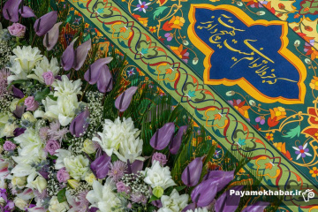 گل‌آرایی ضریح مطهر رضوی در ایام ولادت امام رضا (ع)