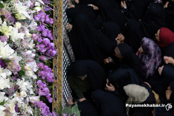 گل‌آرایی ضریح مطهر رضوی در ایام ولادت امام رضا (ع)