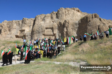 تجمع مردمی در مجموعه نقش رستم